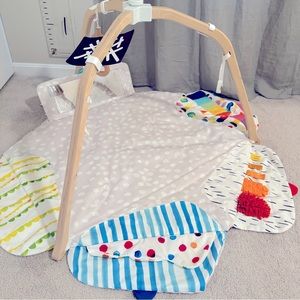 Lovevery Play Gym